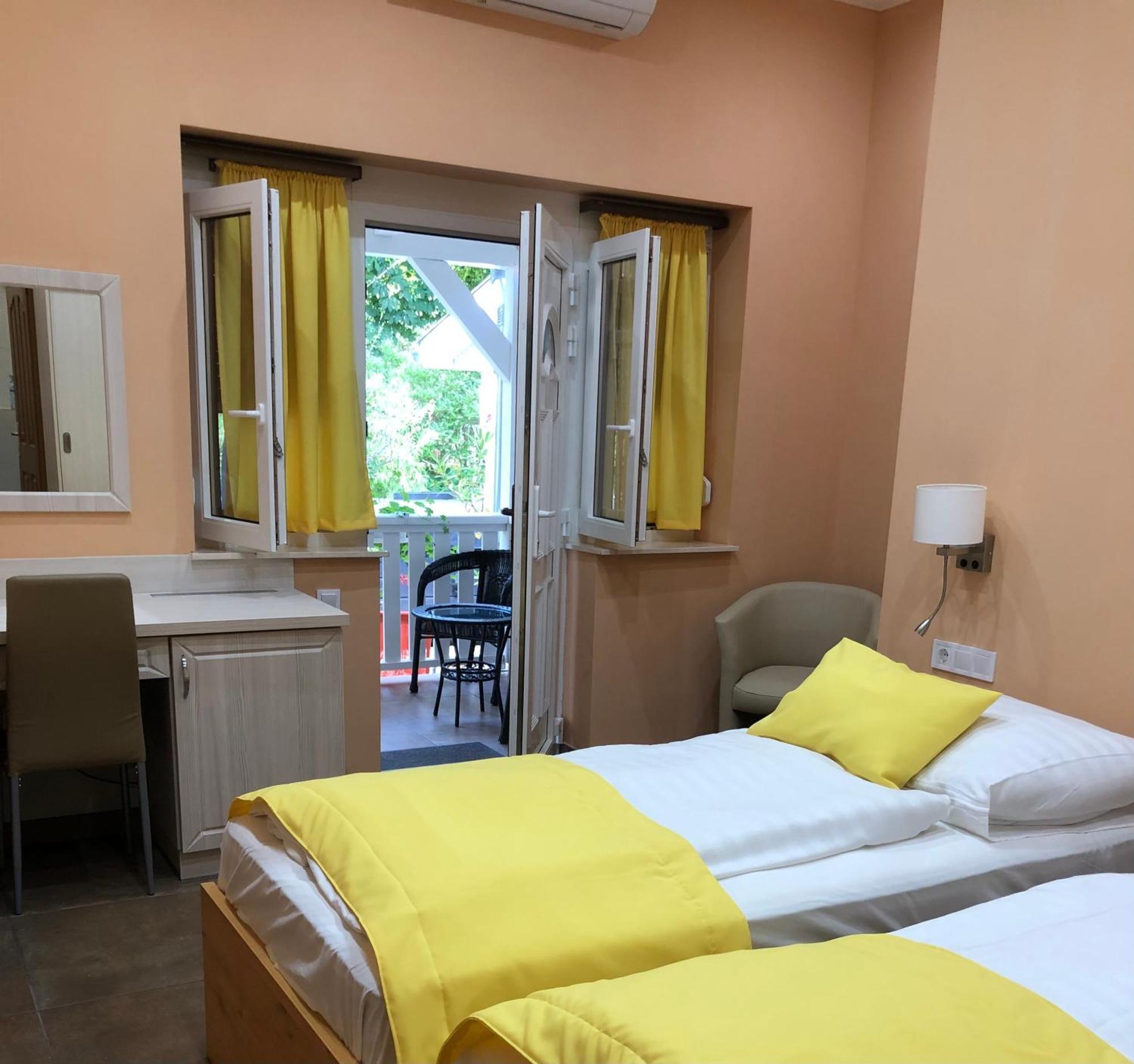 Szem-S Vendeghaz Hotel Balatonszárszó Exterior foto