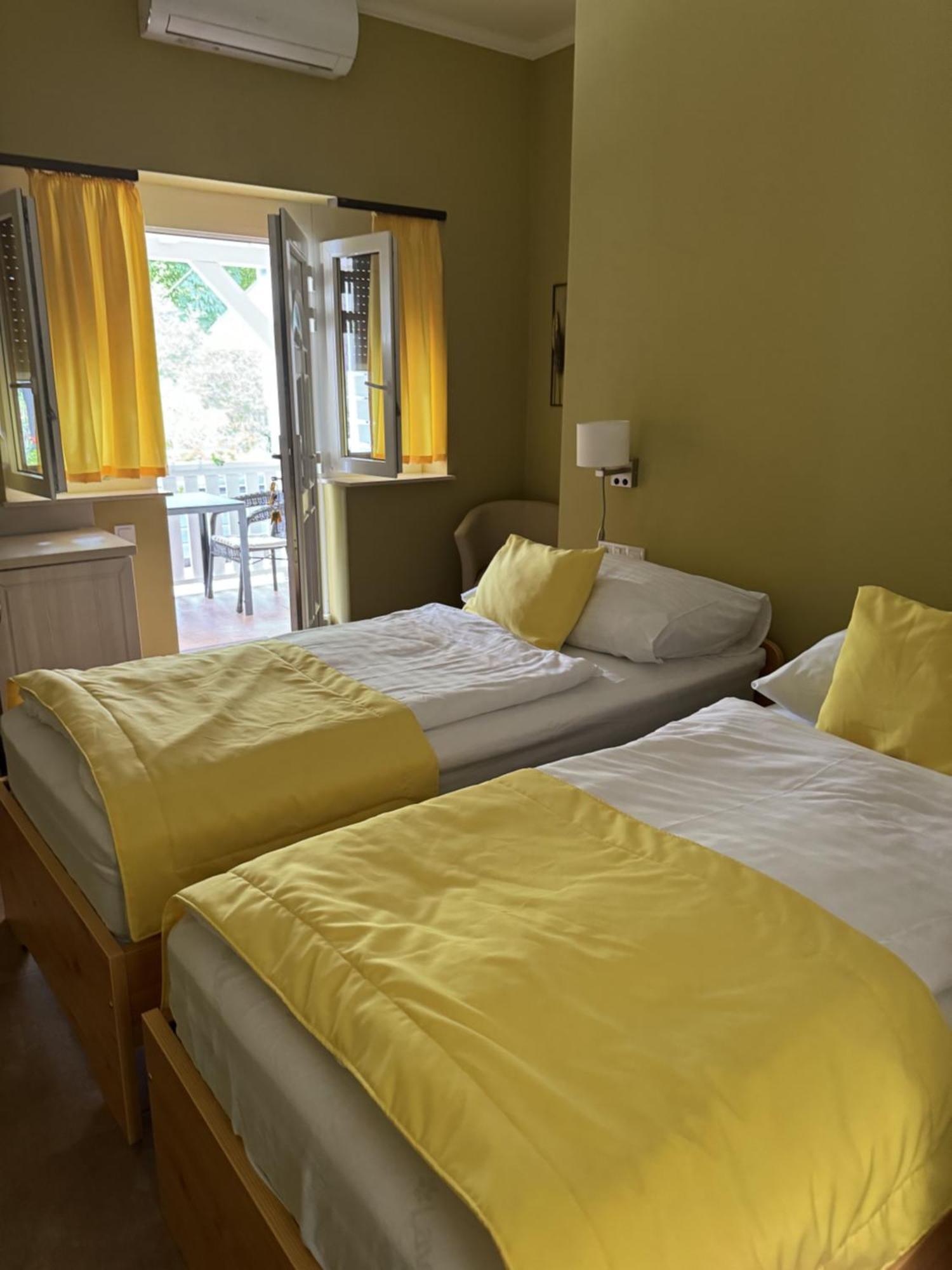 Szem-S Vendeghaz Hotel Balatonszárszó Exterior foto